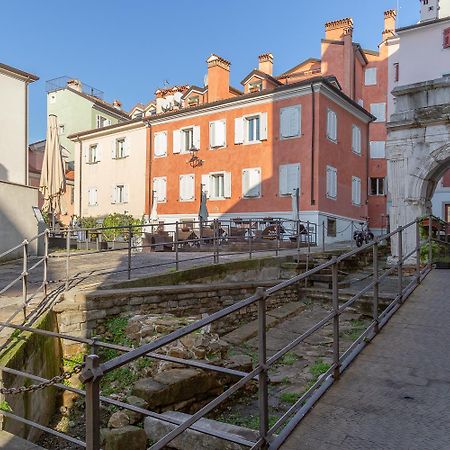 Casa Vacanze Penelope In Centro Storico Trieszt Kültér fotó