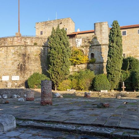 Casa Vacanze Penelope In Centro Storico Trieszt Kültér fotó
