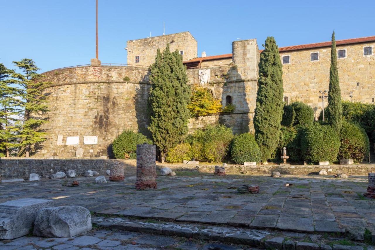 Casa Vacanze Penelope In Centro Storico Trieszt Kültér fotó
