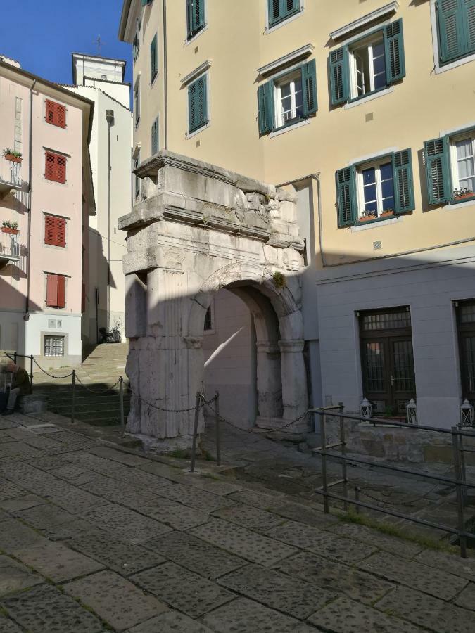 Casa Vacanze Penelope In Centro Storico Trieszt Kültér fotó